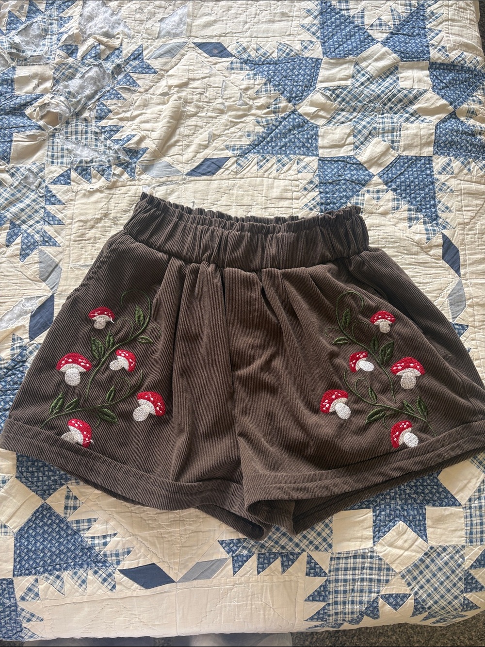High-Waist Embroidered Corduroy Shorts - Brown Mushroom Motif